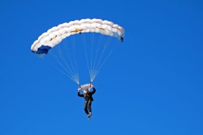 军运会田径男子5000米 军队选手跑进13分20秒刷新赛会纪录